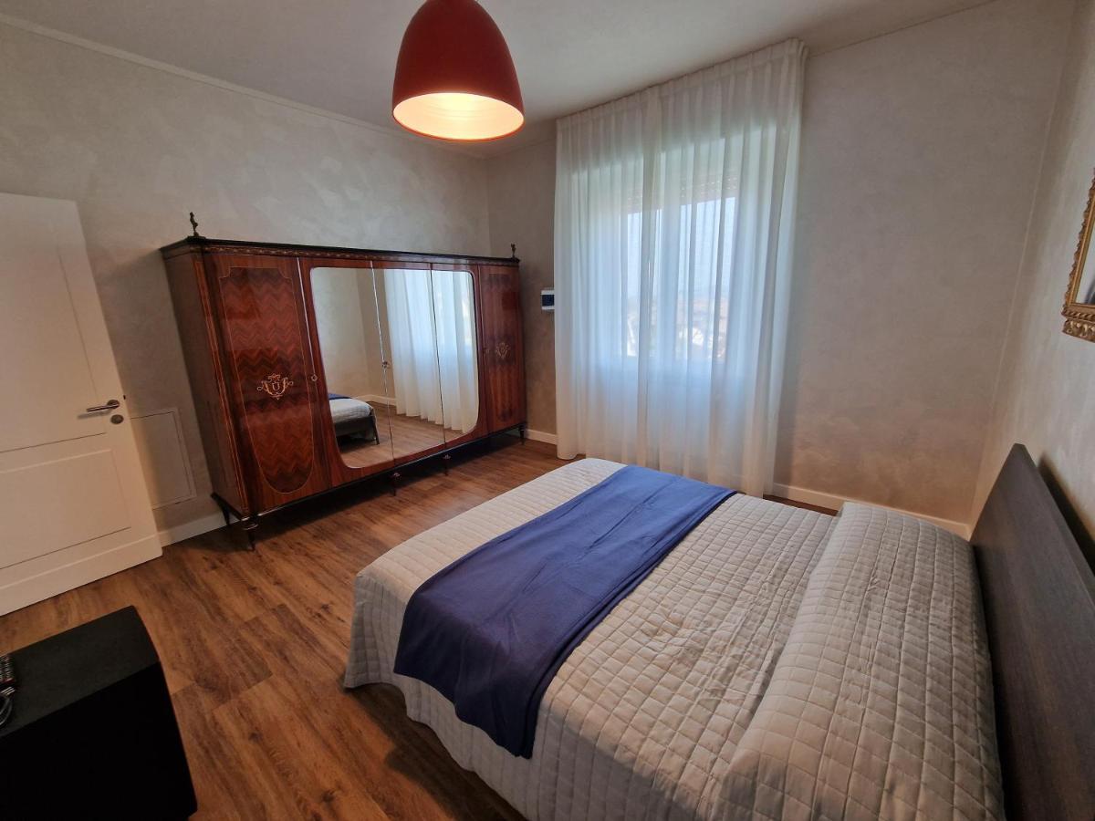 B&B A Due Passi Dal Lago Adro Eksteriør bilde